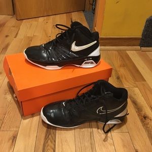 Nike air black basketball shoes